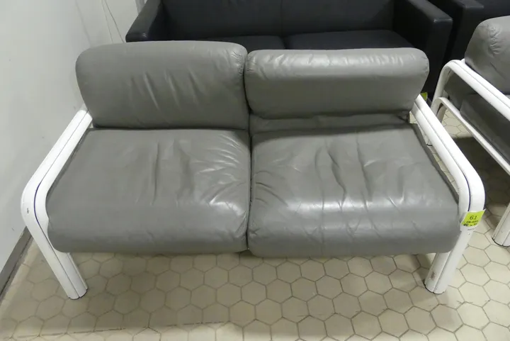 Walter Knoll - 2-sitzer Sofa, Polster Modell: Gae Aulenti / Designer: Aulenti Collection / Maße in cm ca. 150 x 85 x 75